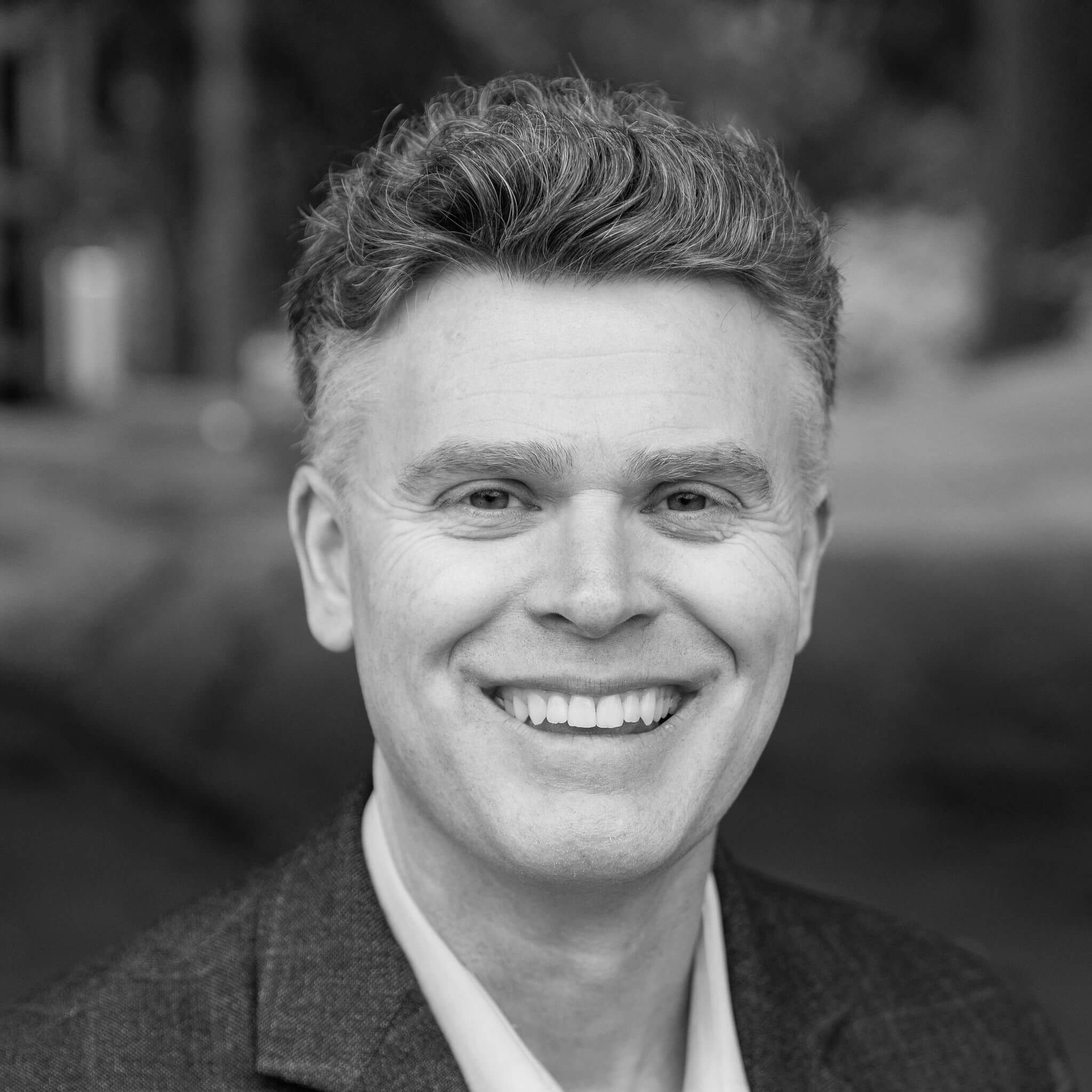 JONATHAN WILSON_Headshot4-1